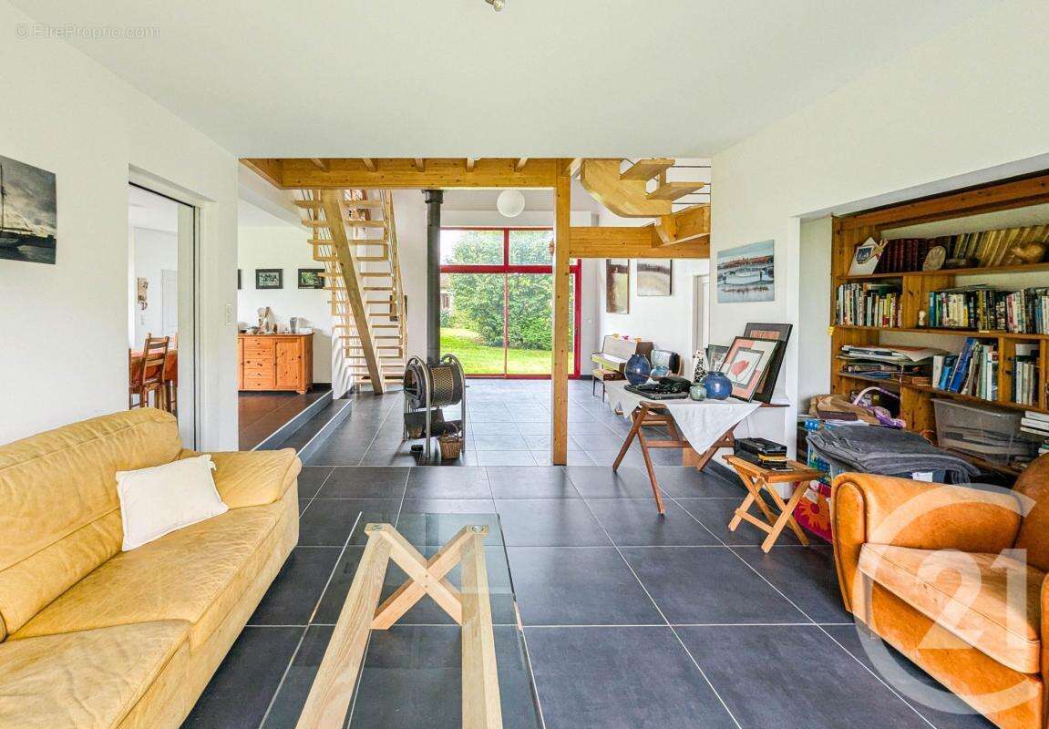 Maison à CHAILLAC-SUR-VIENNE