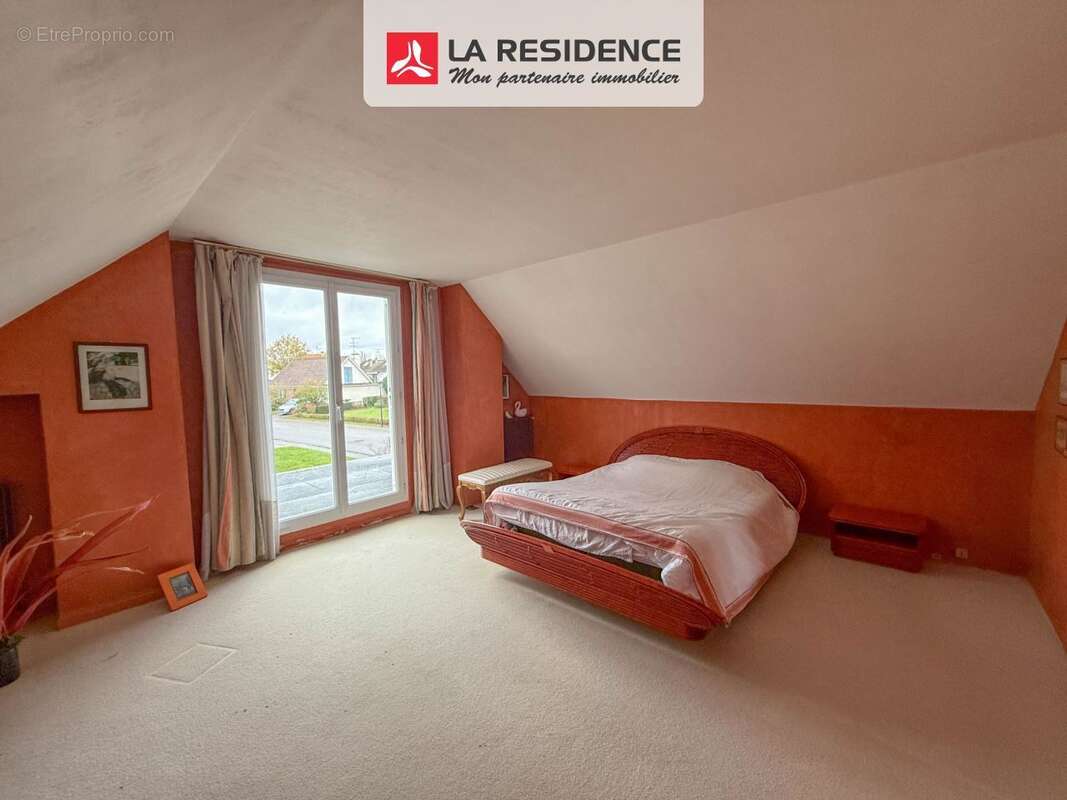 Maison à LE MESNIL-SAINT-DENIS