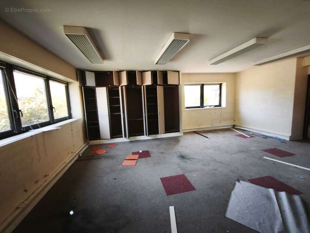 Appartement 700 m² à Cognac  - photo 13