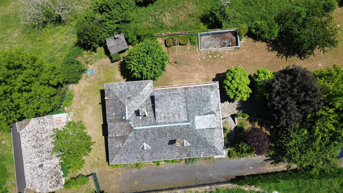 Maison à ENTRAYGUES-SUR-TRUYERE