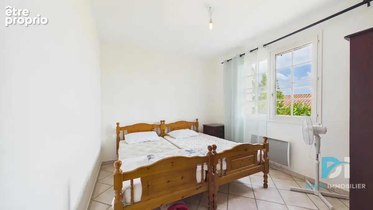 Elégante villa avec piscine sur les hauteurs - 4 chambres 164 m2 sur 610 m2 de terrain - photo 16