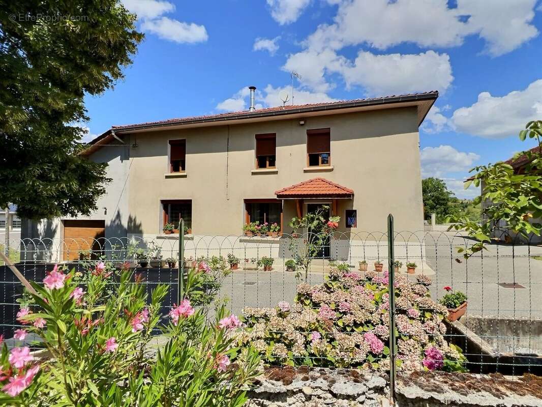 Maison à CHEVRIERES