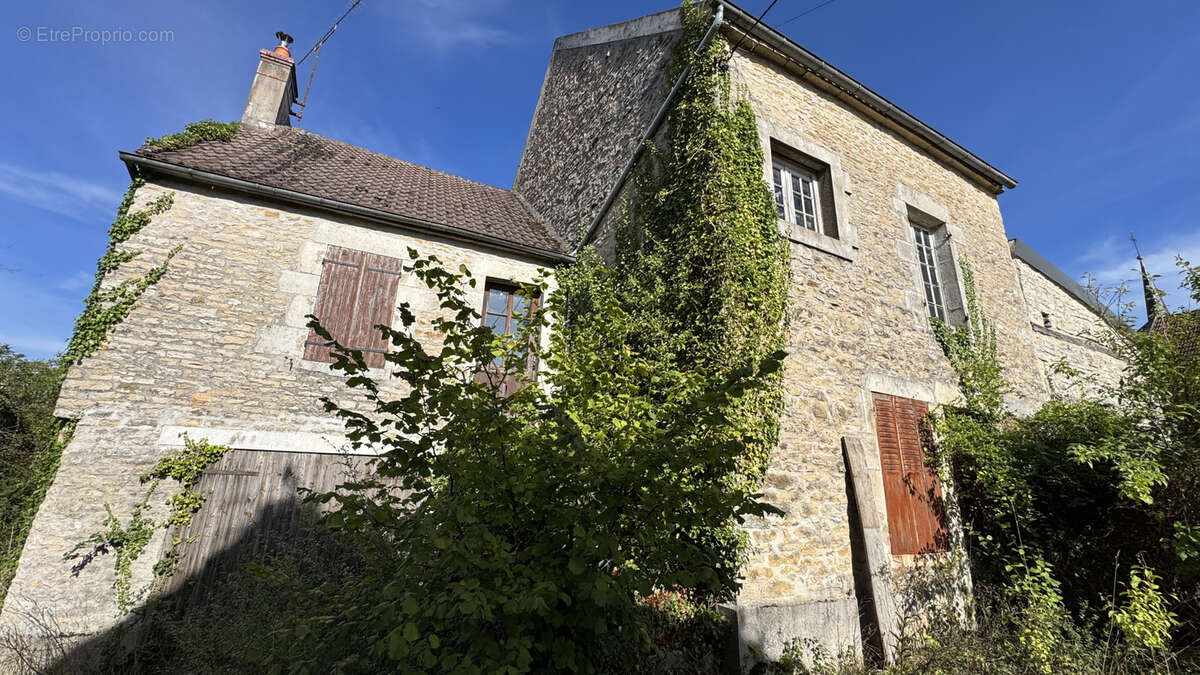 Maison à MONTILLOT