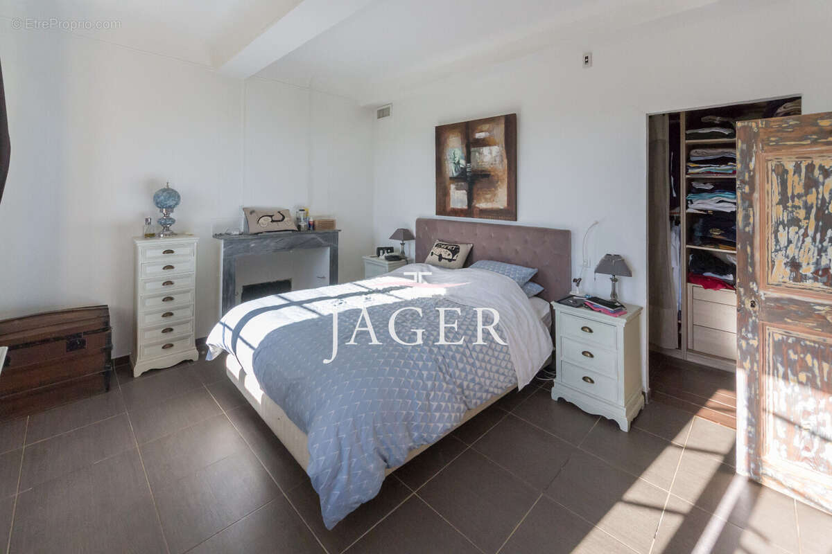 Maison 400 m² à Grimaud  - photo 9