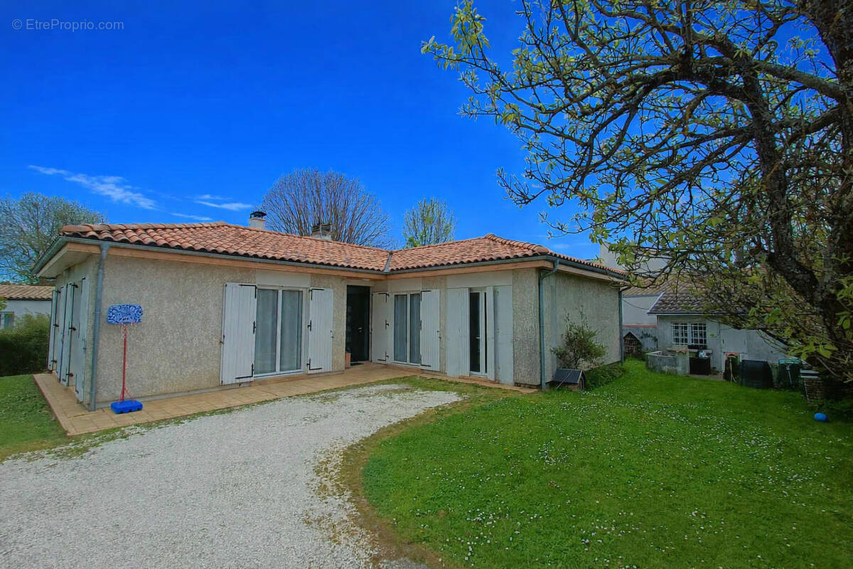 Maison à DOMPIERRE-SUR-MER
