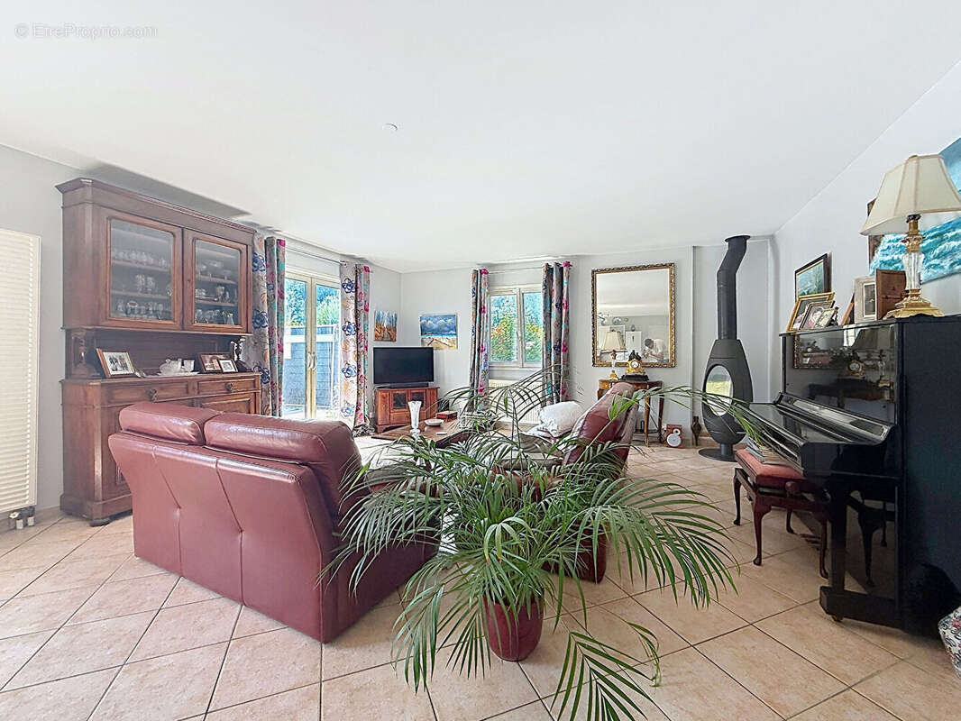 EXCLUSIVITE - LION-SUR-MER - maison de 6 chambres - photo 9