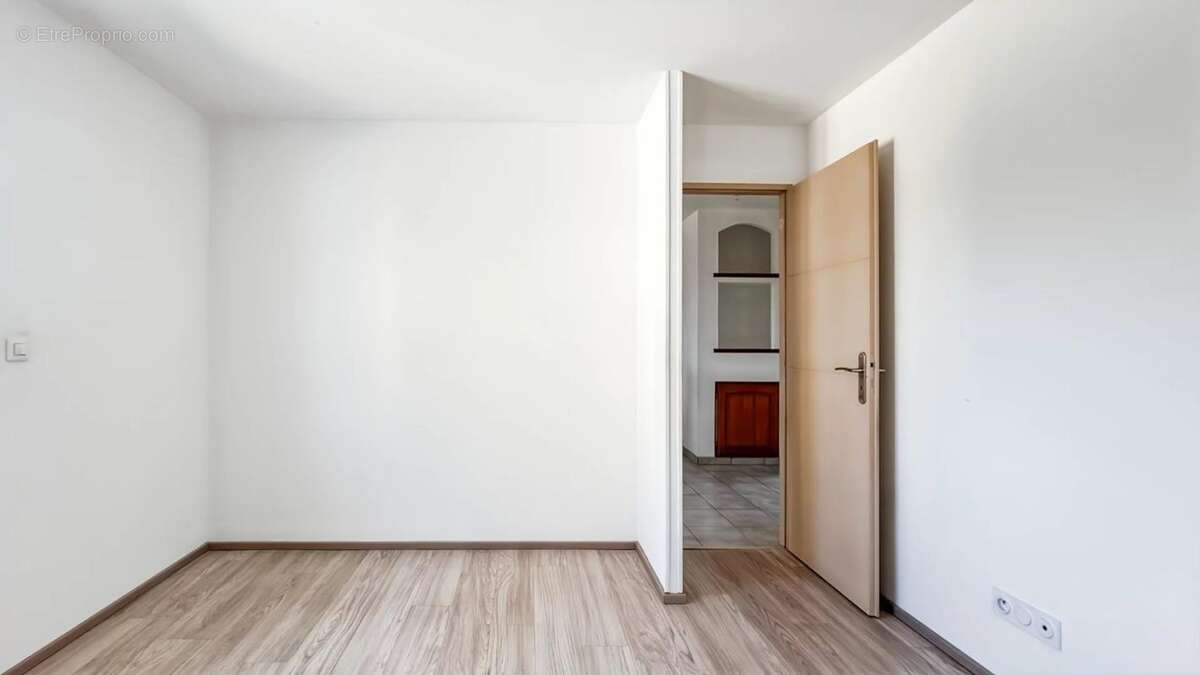 Maison à POUILLEY-LES-VIGNES