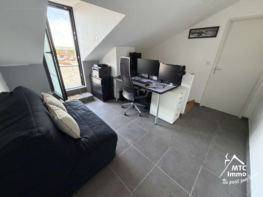 Appartement à MEYZIEU