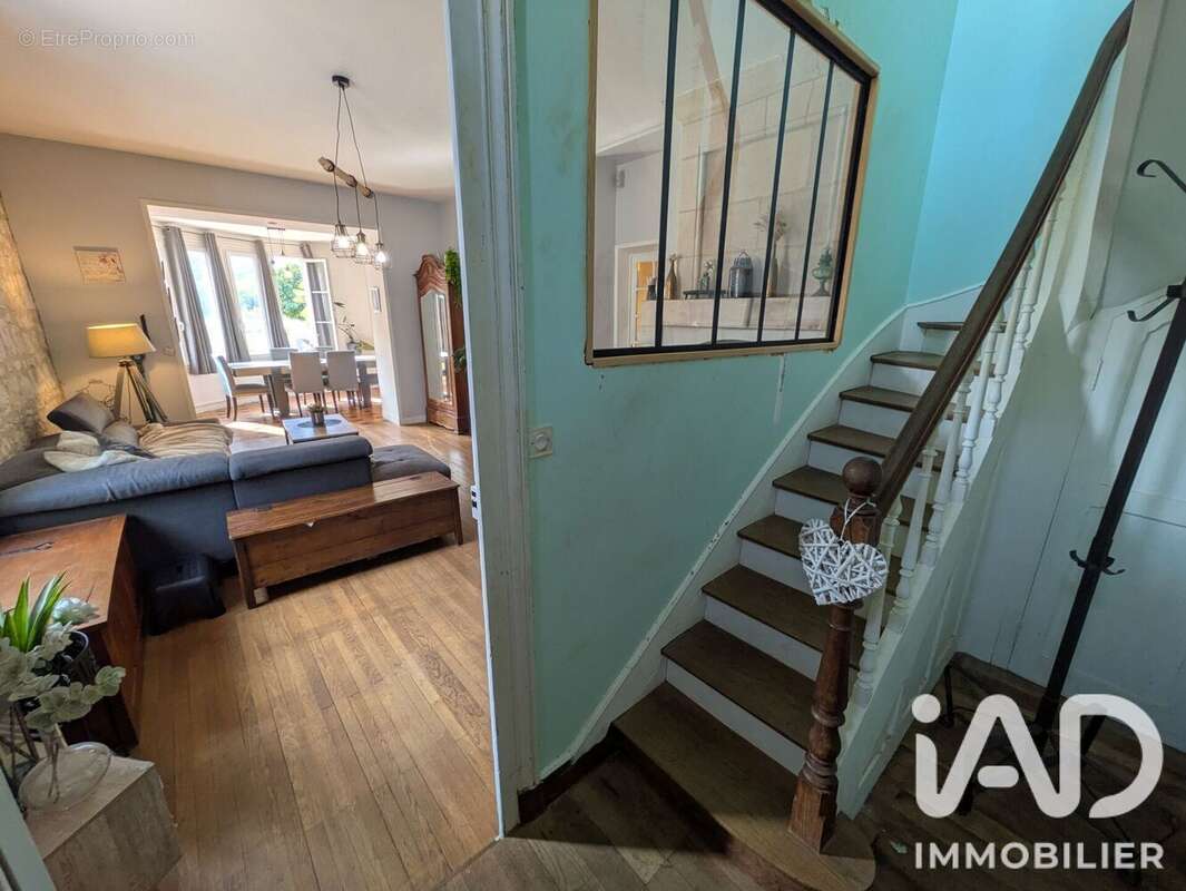 Maison 147 m² à Benais  - photo 2