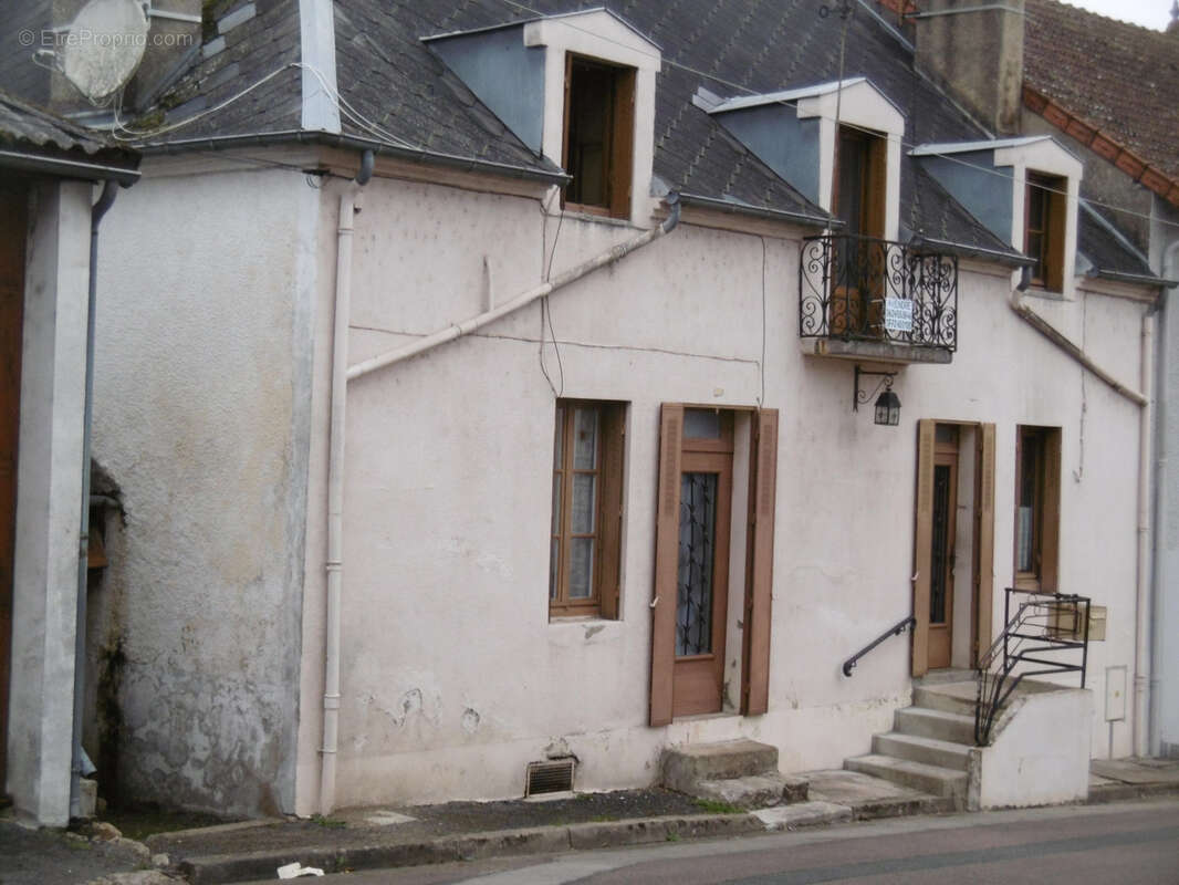 Maison à LUZY