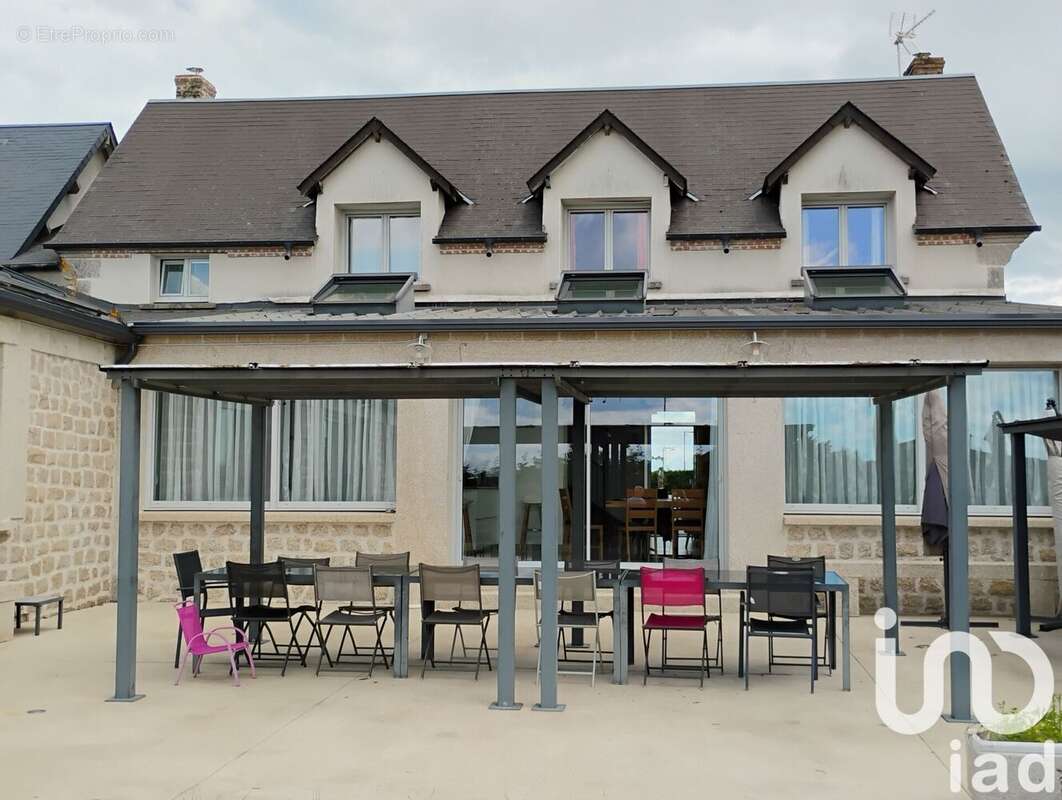 Maison 440 m² à Boussac-Bourg  - photo 8