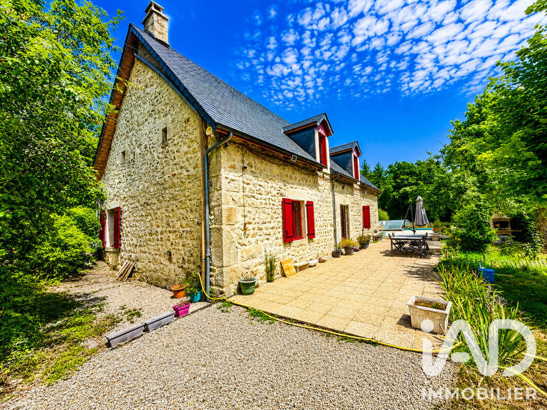 Maison 149 m² à Saint-Exupery-Les-Roches  - photo 2
