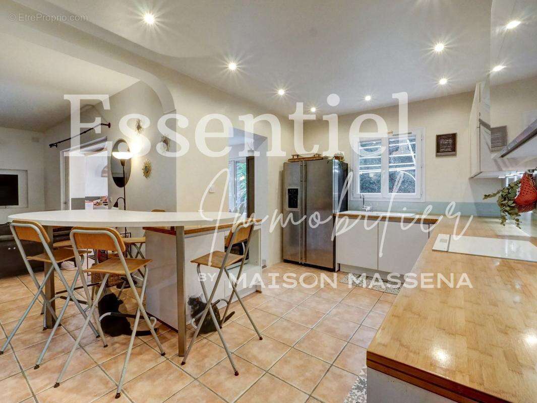 Maison à SAINT-LAURENT-DU-VAR