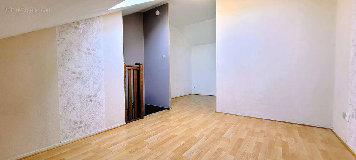 Appartement à SAINT-GENIS-LAVAL