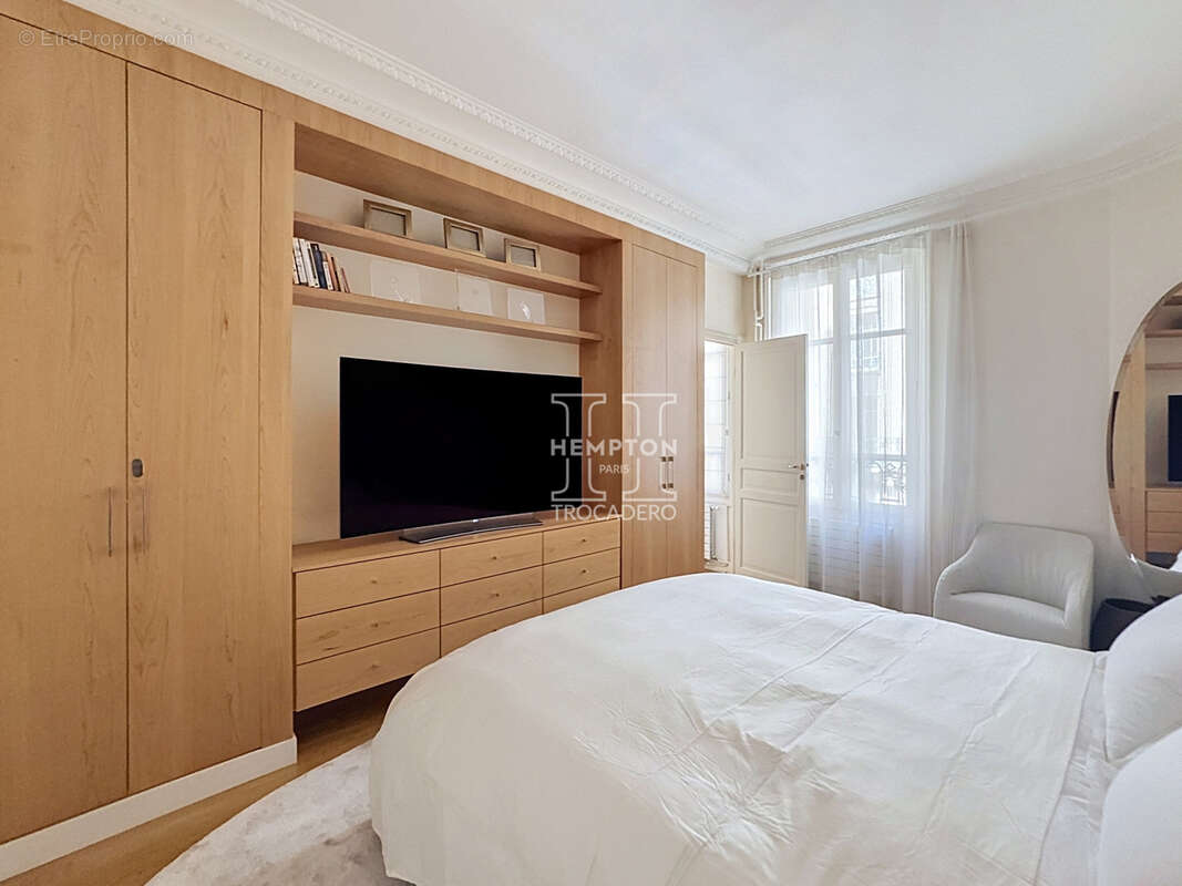 Appartement à PARIS-16E