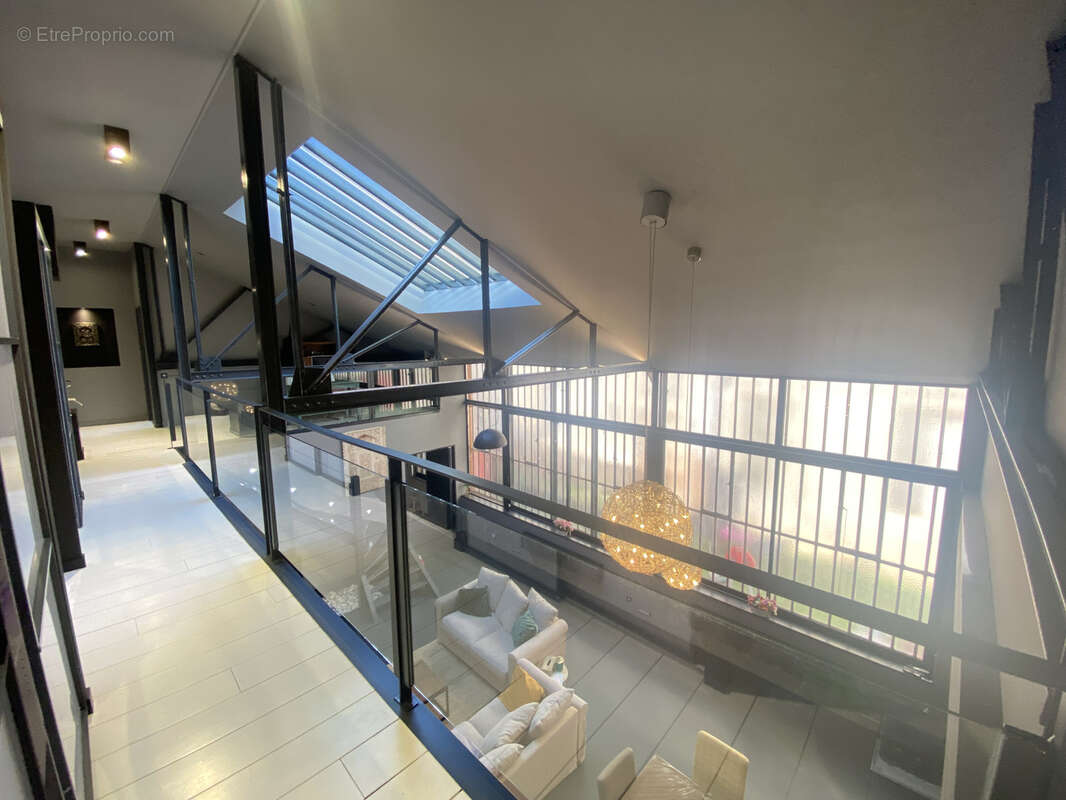 Autre à SAINT-ETIENNE