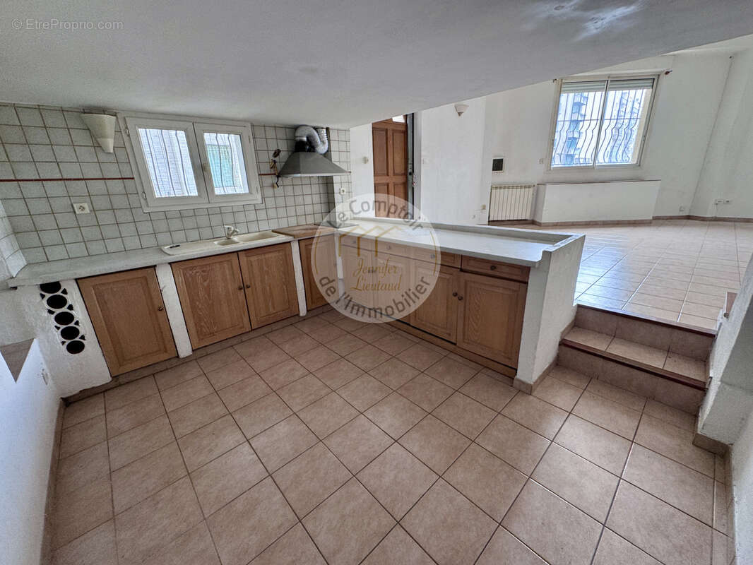 Appartement à MARSEILLE-4E