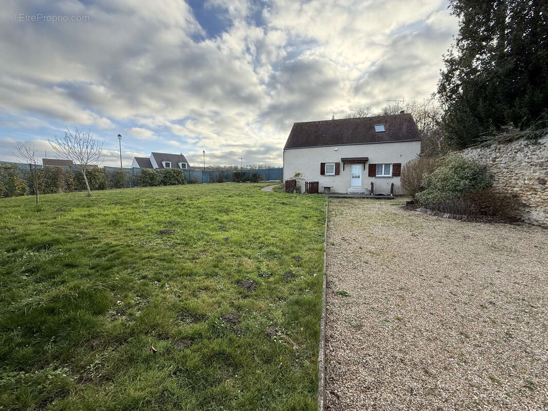 Maison à MORAINVILLIERS