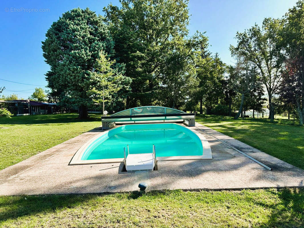 Propriete avec dependance et piscine - photo 18