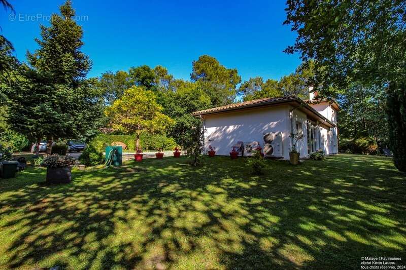 Une maison de Maître contemporaine à Candresse avec dépendances et son jardin de 2500m2 arboré - photo 22