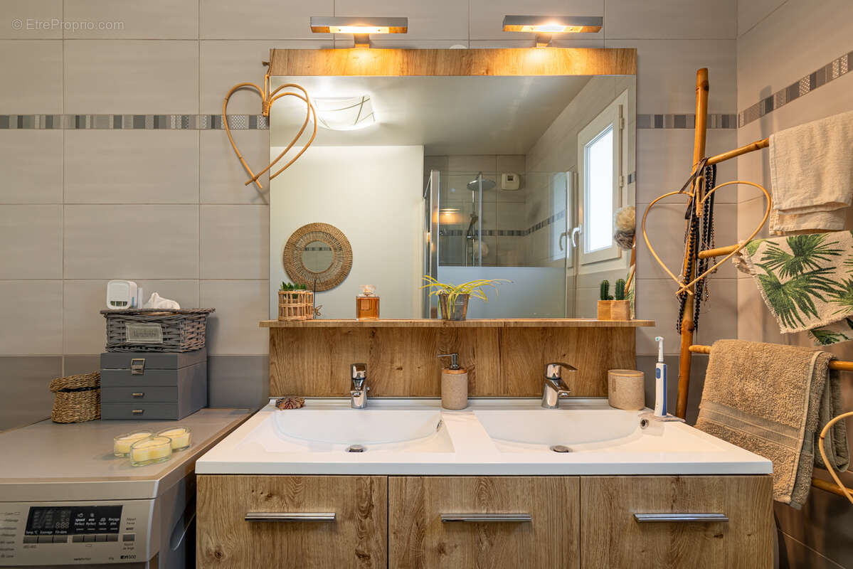 Appartement à POISY