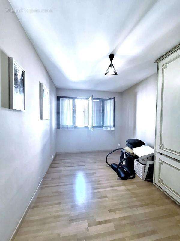 Appartement à MARSEILLE-5E