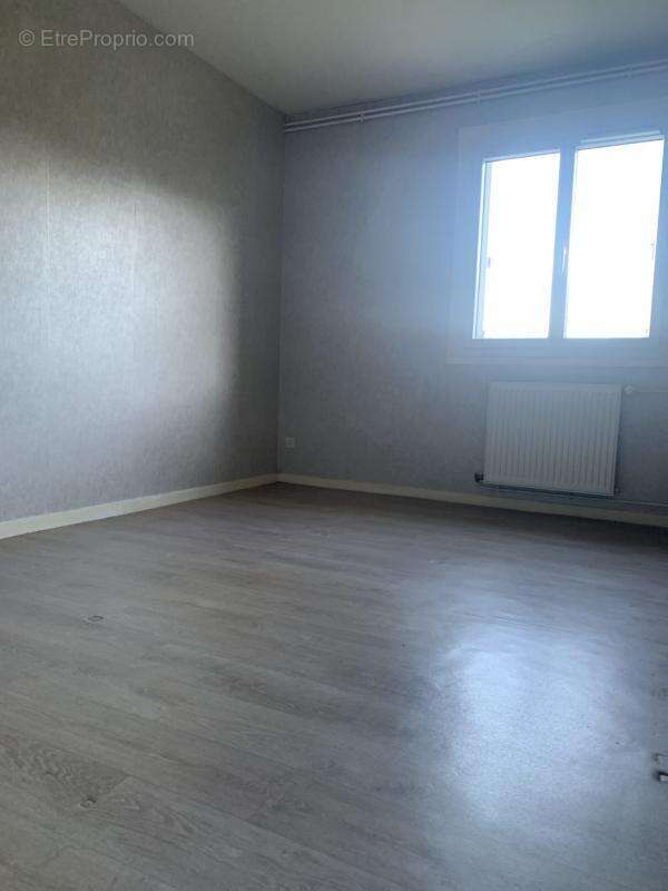 Maison à VALLON-EN-SULLY