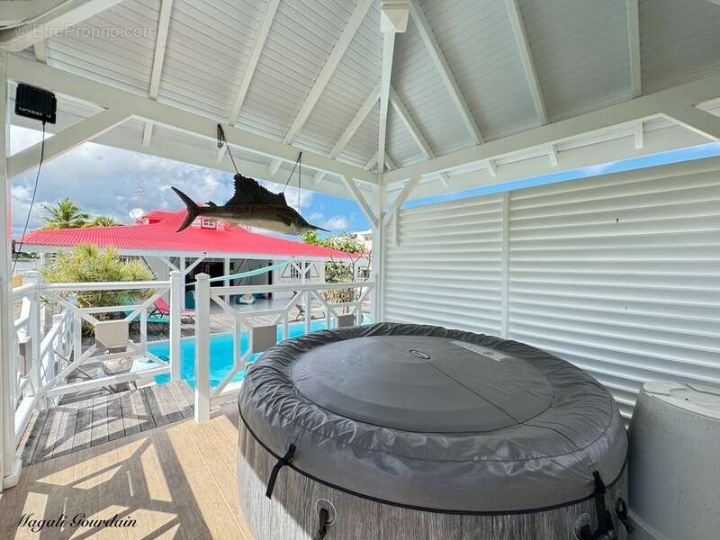 À vendre – villa de charme avec piscine & annexes – saint-françois - photo 27