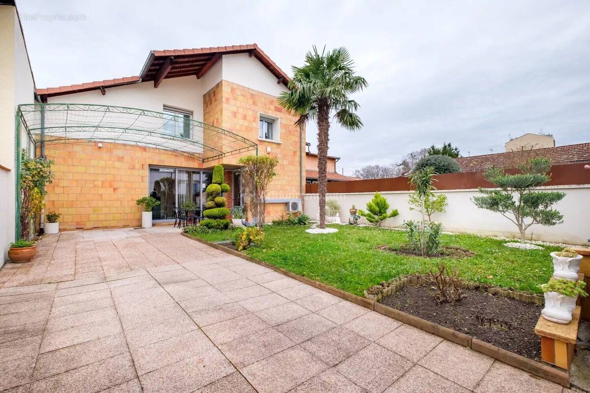 Maison à VILLEURBANNE