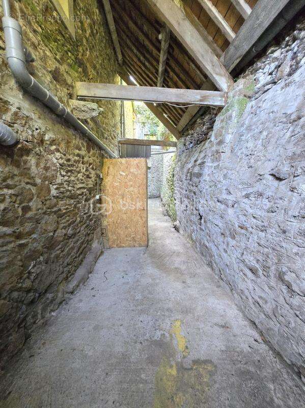 À Dinan, dans le secteur recherché de Léhon, maison de ville en pierre avec garage et courette - photo 20