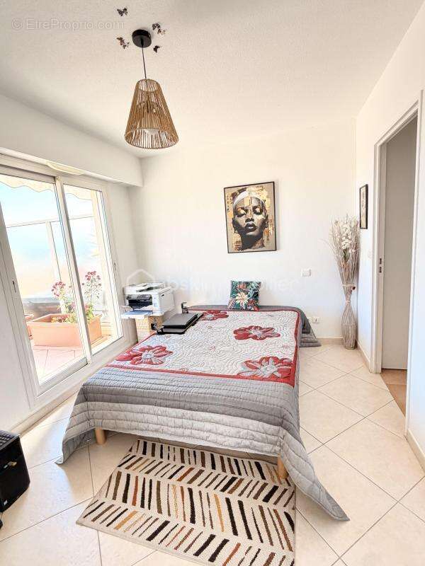 Appartement à SAINT-LAURENT-DU-VAR