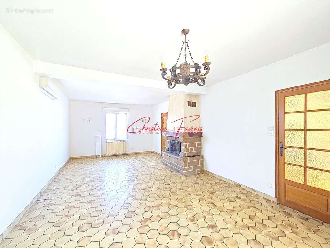 Maison à LOUVIGNE-DU-DESERT