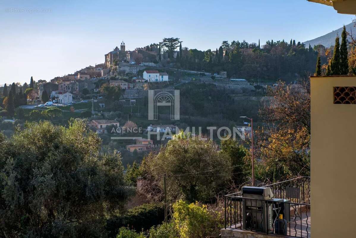 Maison à CHATEAUNEUF-GRASSE