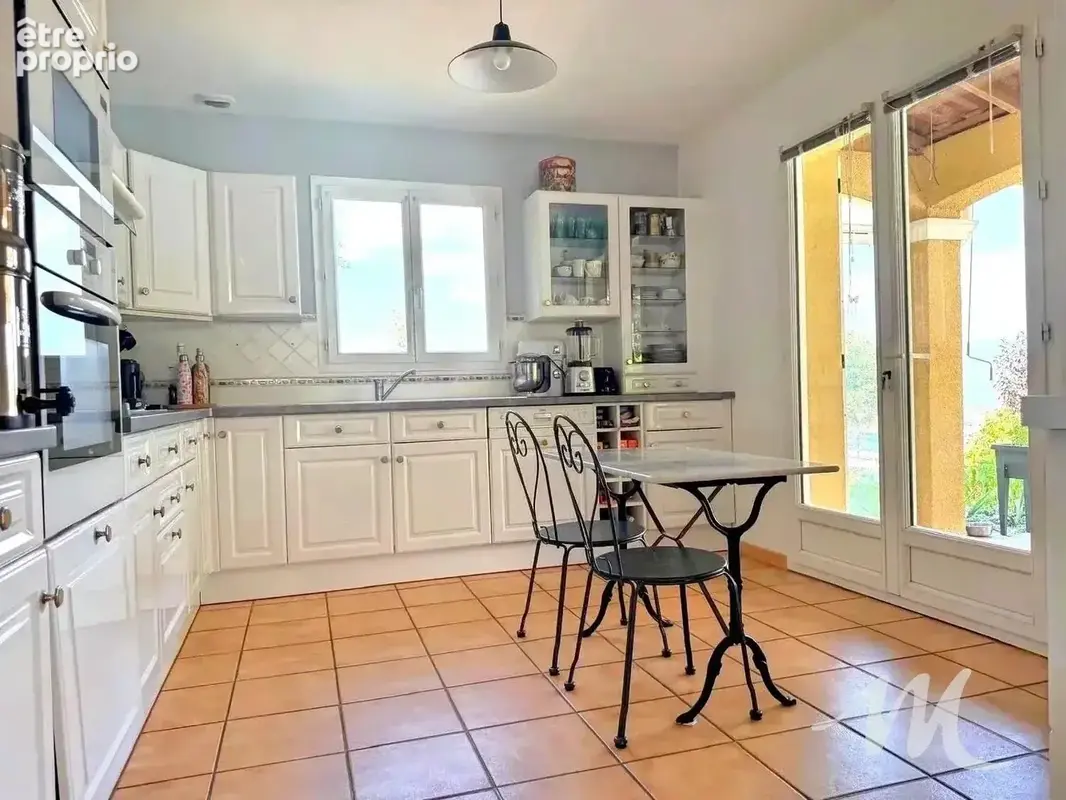 Villa 4 Chambres avec Piscine et Garage à Montmeyan (83670) - photo 5