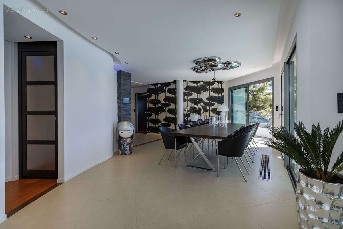 Villa d'exception dominant le lac - photo 42