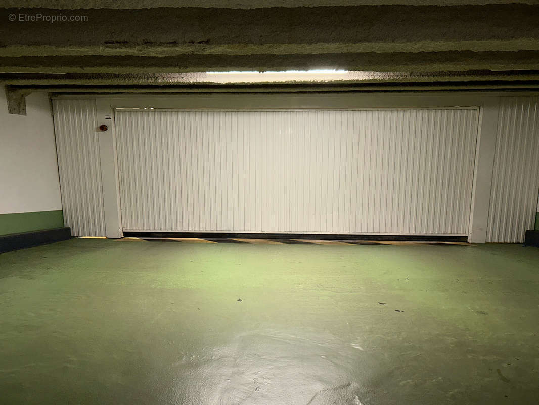 Parking à COURBEVOIE