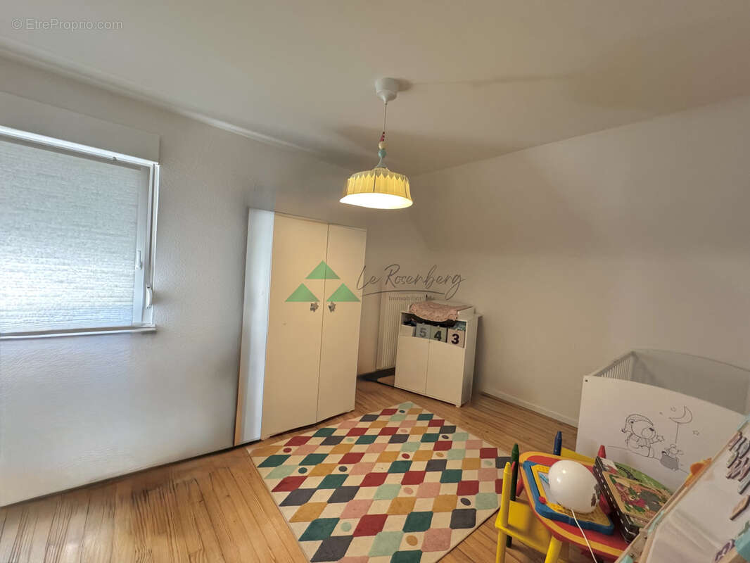 Spacieuse maison familiale de 153 m2 sur un terrain de 10,81 ares, aux portes de la Suisse - photo 6