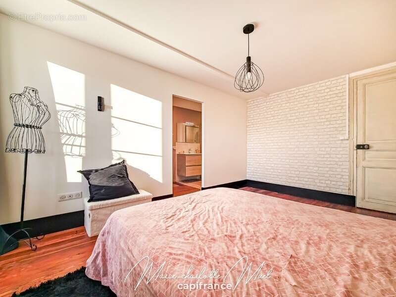 Maison à BAGE-LE-CHATEL