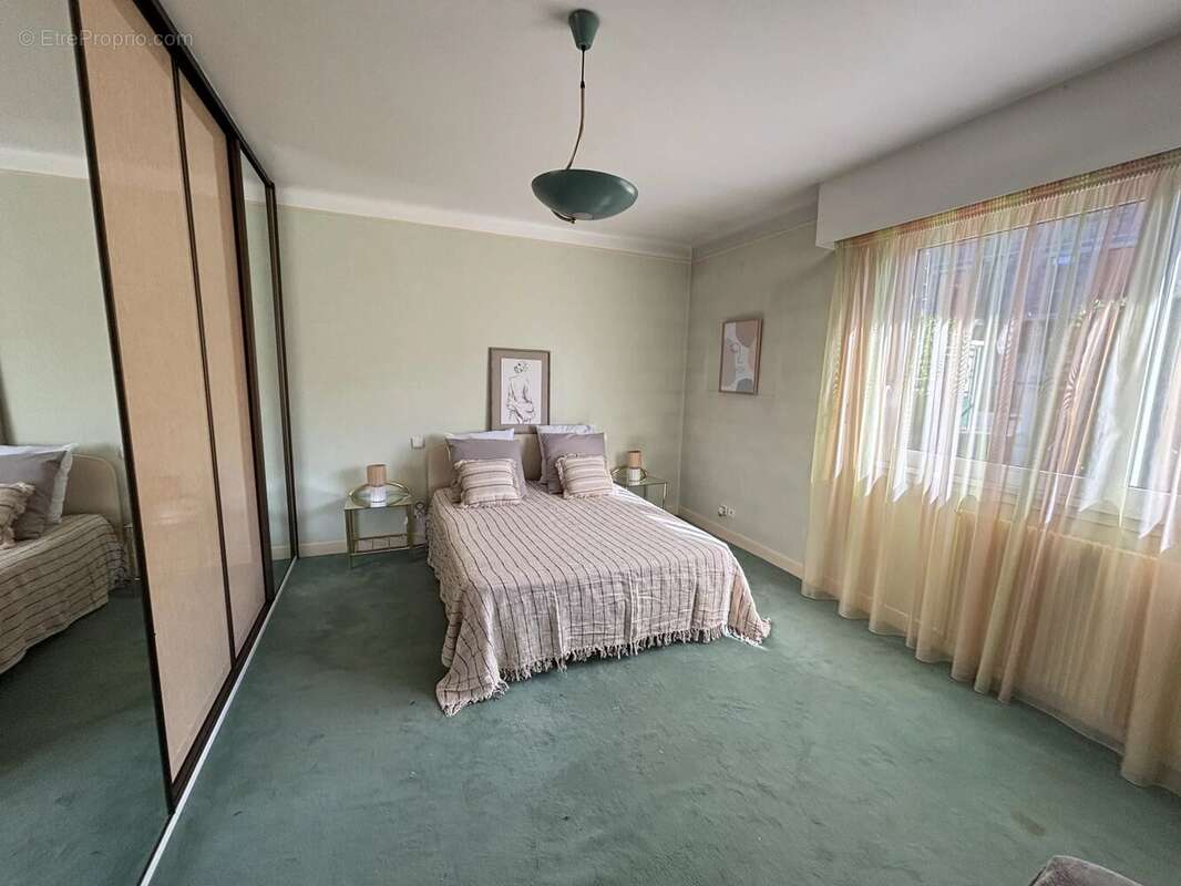 ARGENTEUIL – LES COTEAUX  Élégante maison familiale de plus de 200 m² avec vue sur Paris et la Tour Eiffel - photo 17