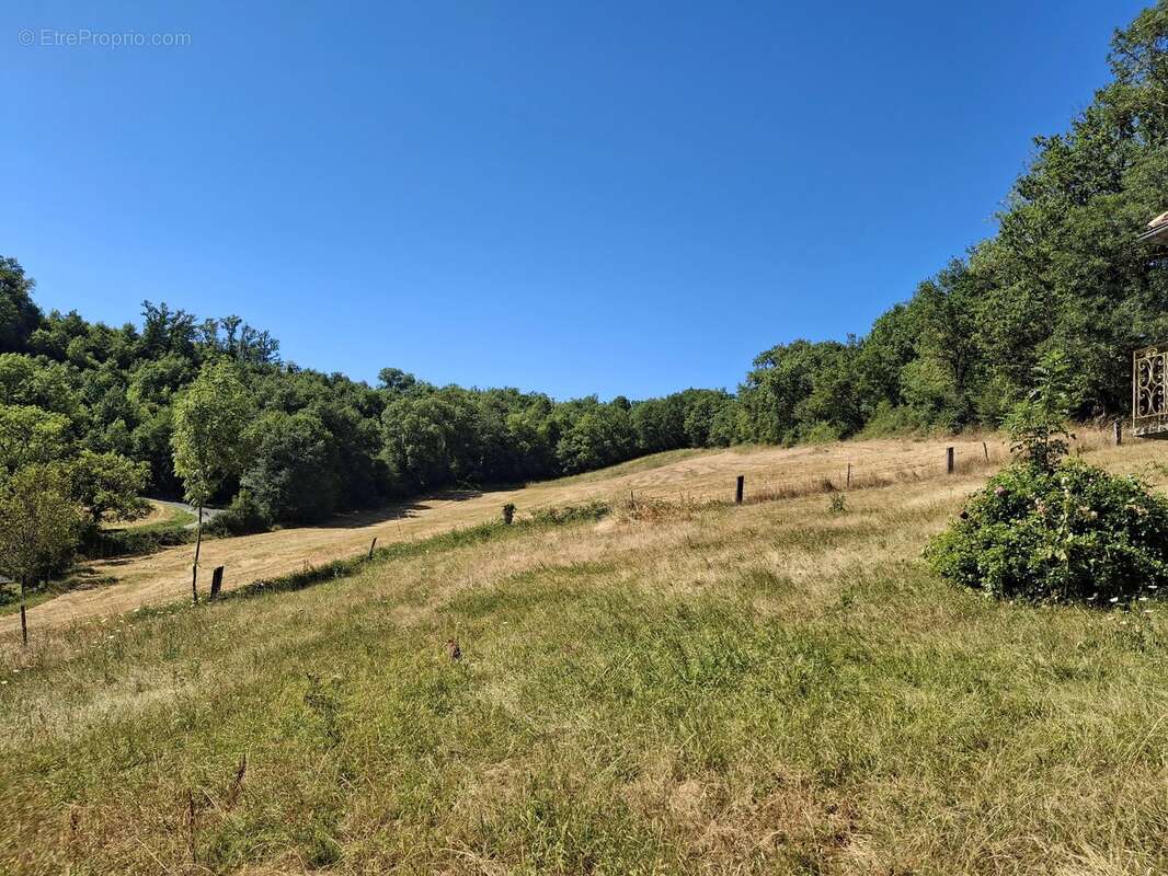 Grande maison familiale avec 2 hectares de terrain, dépendances et vue imprenable sur la campagne - photo 2
