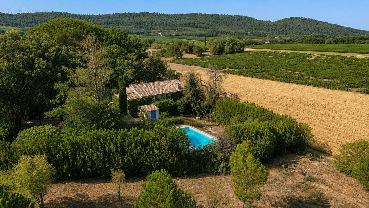 Cucuron   Authentique mas de 126 m2 en campagne avec piscine et vue sur les vignes - photo 3