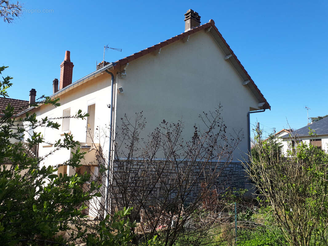 Agréable maison sur sous avec joli jardin clos et arboré avec cabanon - photo 14