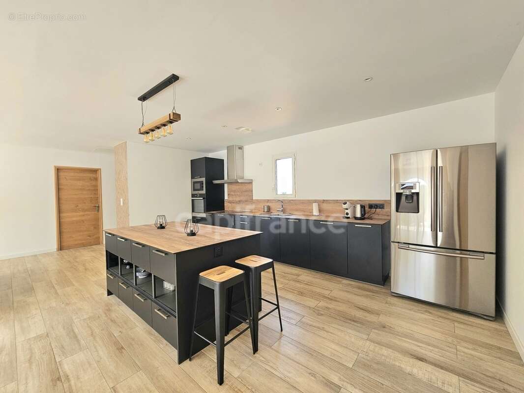 Ensemble immobilier de 368 m2 divisé en 3 habitations, piscine, terrain 1683 m2 à VESCOVATO (Haute Corse) - photo 5