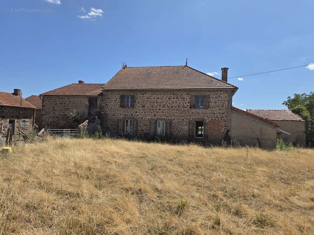 Maison en pierres avec dépendances et grand potentiel, au cœur d’un hameau paisible - photo 23
