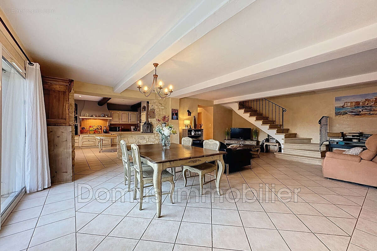 Maison à PERNES-LES-FONTAINES