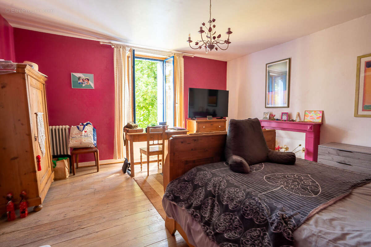 A vendre à Concarneau Maison de Maitre de 295 m² à 8 min du centre ville dans un cadre de vie idyllique ! - photo 7