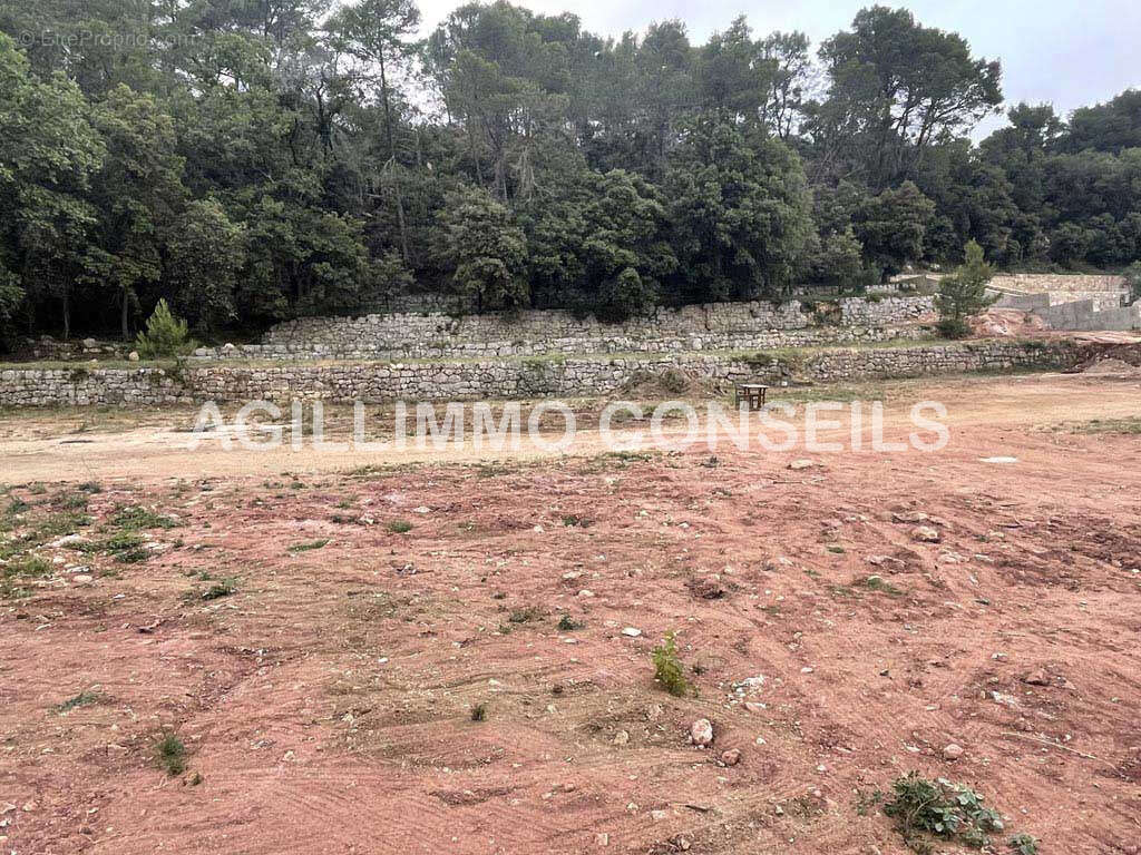 Terrain à BAGNOLS-EN-FORET