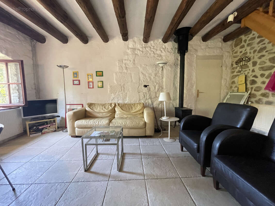Bâtisse en pierre avec 4.1ha 326 m2 - photo 12