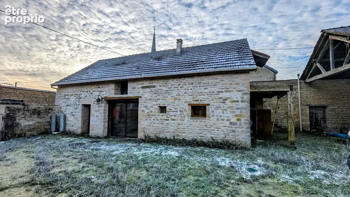 En bourgogne, dans le département de l'yonne, maison ancienne de caractere  avec dependances et terrain - photo 8