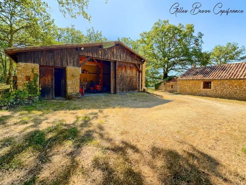 Maison à MAUZAC-ET-GRAND-CASTANG